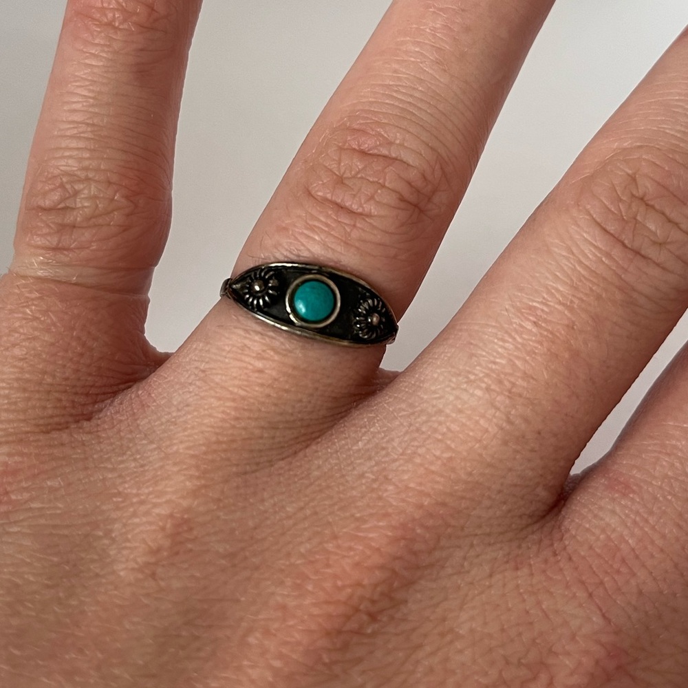 Vintage sterling silver ring with turquoise. Size 6.5